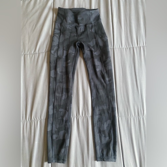 Lululemon leggings w/pockets - Picture 2 of 4